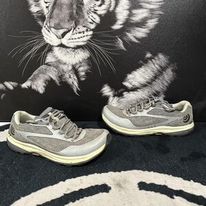 Topo MT-4 Athletic Shoes Women's 9 Gray Mesh Lace-Up Running Sports Performance